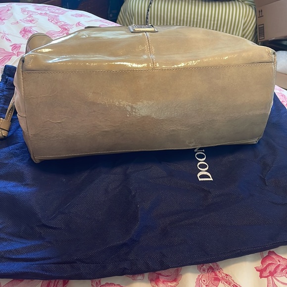 🌼 Summer Bag Blowout! 🌼 Rare Dooney & Bourke patent Leather Draw String Satchel - Picture 16 of 16